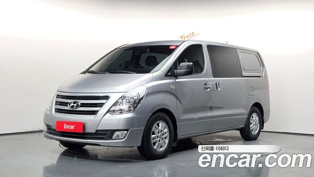 Hyundai Grand Starex 5-Seater VAN Smart