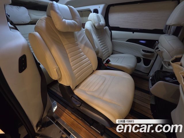 Kia Carnival (IV) Gasoline 9-seater Limousine(Special vehicle) 2023 — фото 18