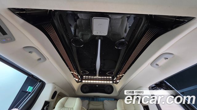 Kia Carnival (IV) Gasoline 9-seater Limousine(Special vehicle) 2023 — фото 41
