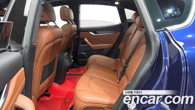 Maserati Levante 3.0 Diesel AWD 2019 — фото 11