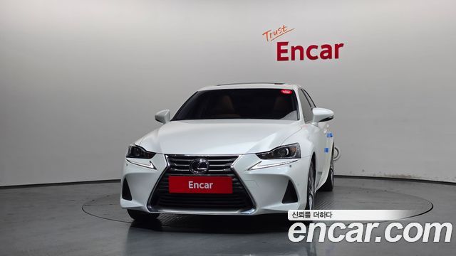 Lexus IS200t Supreme 2017 — фото 3
