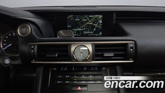 Lexus IS200t Supreme 2017 — фото 14