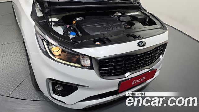 Kia Carnival 9-Seater Luxury 2019 — фото 6