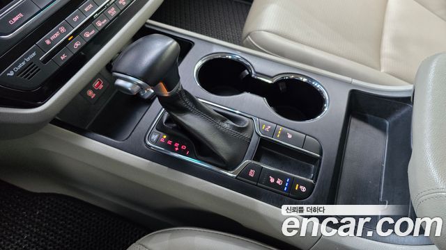 Kia Carnival 9-Seater Luxury 2019 — фото 9
