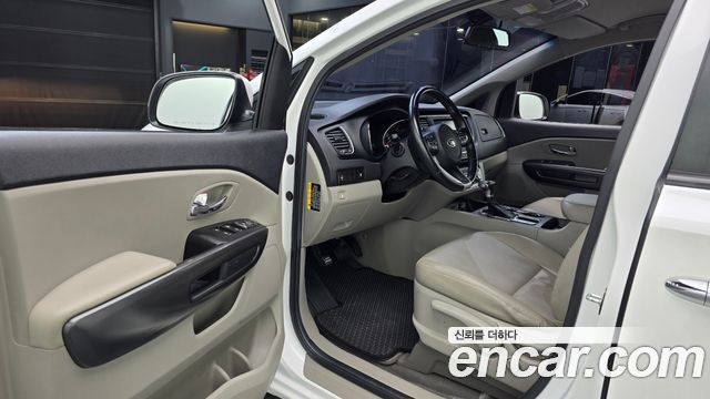 Kia Carnival 9-Seater Luxury 2019 — фото 10