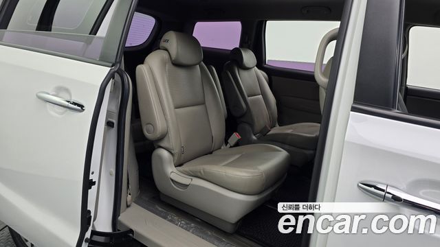 Kia Carnival 9-Seater Luxury 2019 — фото 11