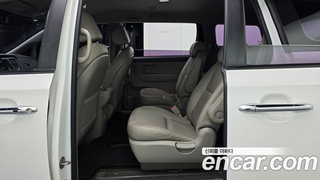 Kia Carnival 9-Seater Luxury 2019 — фото 12