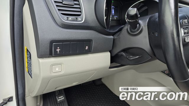 Kia Carnival 9-Seater Luxury 2019 — фото 16