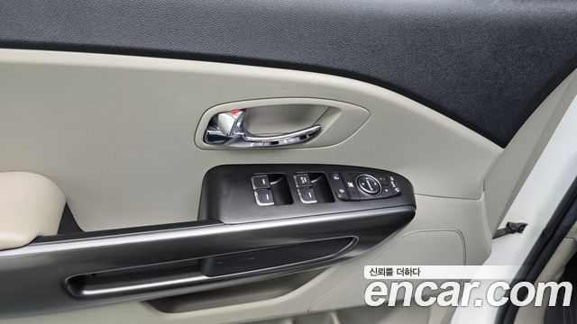 Kia Carnival 9-Seater Luxury 2019 — фото 18