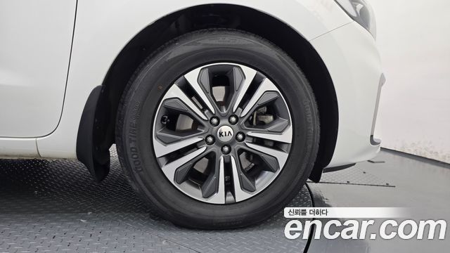 Kia Carnival 9-Seater Luxury 2019 — фото 21