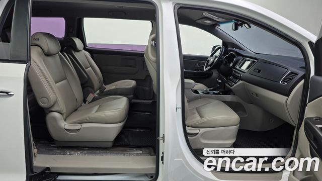 Kia Carnival 9-Seater Luxury 2019 — фото 26