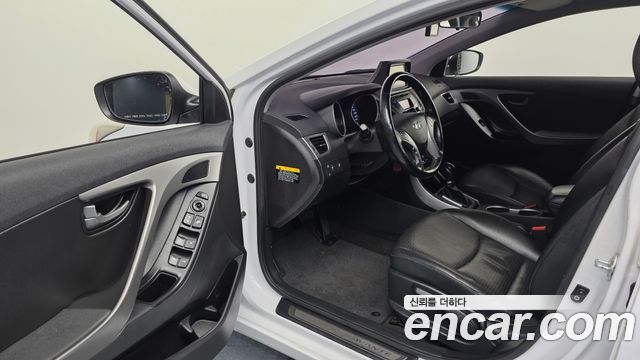 Hyundai Avante 1.6 GDi Smart Standard 2015 — фото 10
