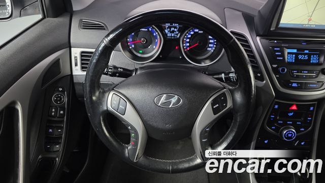 Hyundai Avante 1.6 GDi Smart Standard 2015 — фото 13