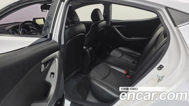 Hyundai Avante 1.6 GDi Smart Standard 2015 — фото 15