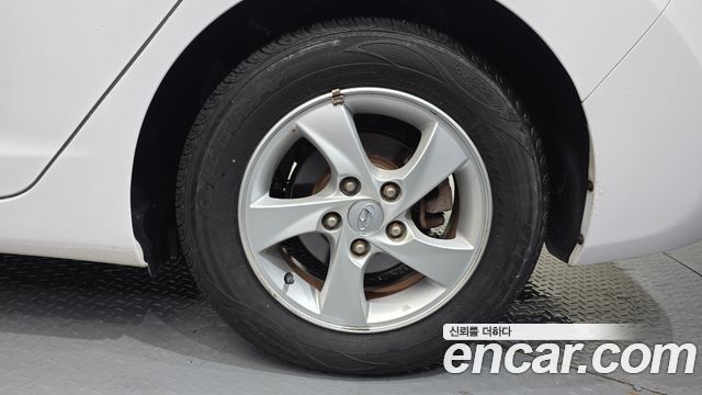 Hyundai Avante 1.6 GDi Smart Standard 2015 — фото 21