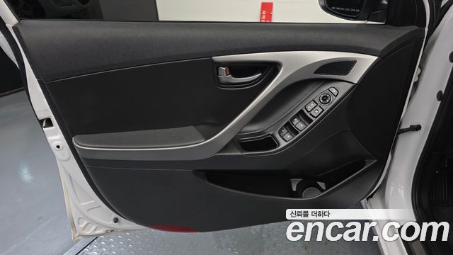 Hyundai Avante 1.6 GDi Smart Standard 2015 — фото 24