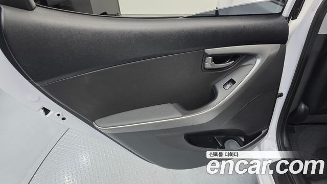 Hyundai Avante 1.6 GDi Smart Standard 2015 — фото 25