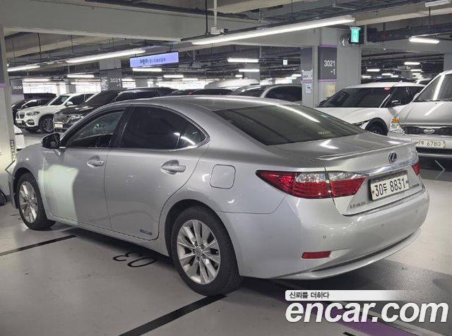 Lexus ES300h Supreme XV60 2013 — фото 4
