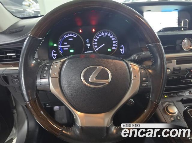 Lexus ES300h Supreme XV60 2013 — фото 16