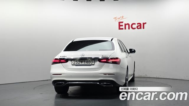 Mercedes-Benz E-Class (W213) E220d 4MATIC AMG Line 2021 — фото 4