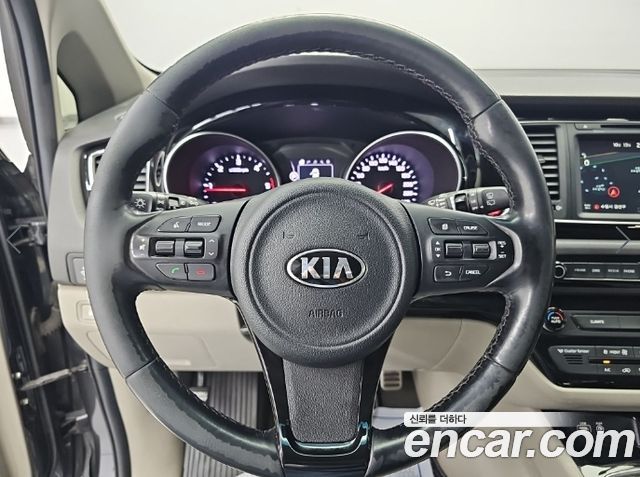 Kia Carnival 9-seater Prestige 2015 — фото 9