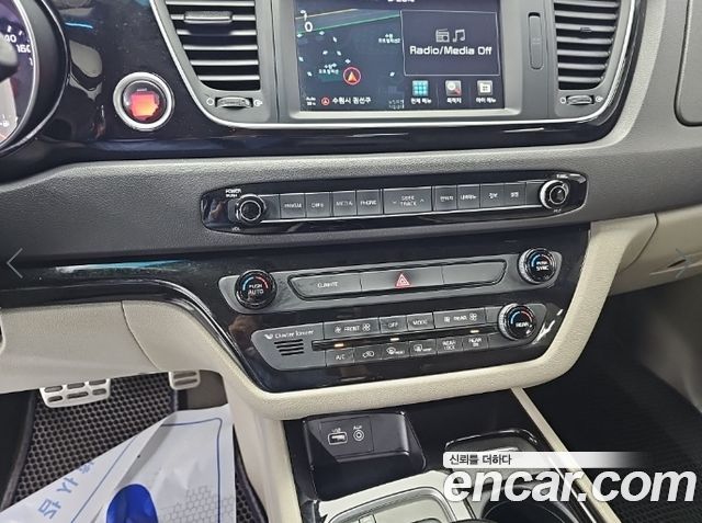 Kia Carnival 9-seater Prestige 2015 — фото 10