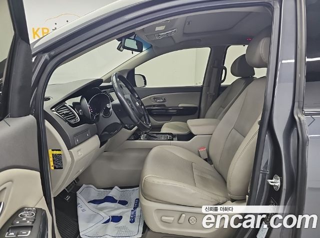 Kia Carnival 9-seater Prestige 2015 — фото 15