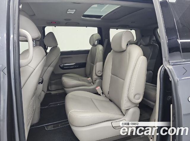 Kia Carnival 9-seater Prestige 2015 — фото 16