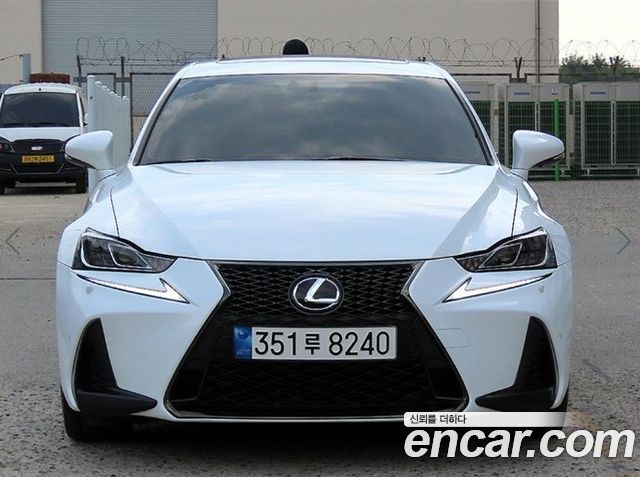 Lexus IS300 F-Sport 2018 — фото 2