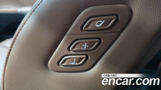 Hyundai Grandeur (GN7) 2,5 Gasoline 2WD Exclusive 2023 — фото 16