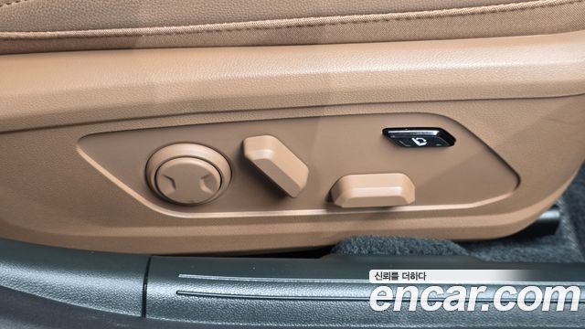 Hyundai Grandeur (GN7) 2,5 Gasoline 2WD Exclusive 2023 — фото 32