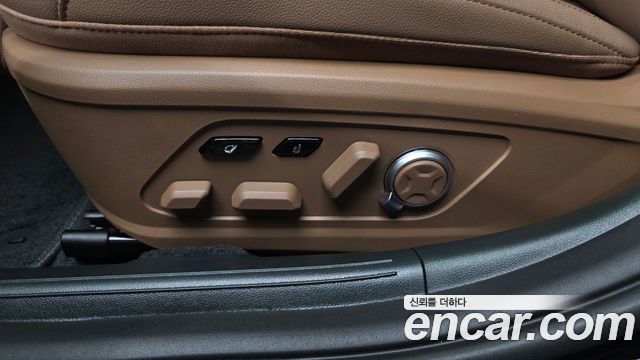 Hyundai Grandeur (GN7) 2,5 Gasoline 2WD Exclusive 2023 — фото 33