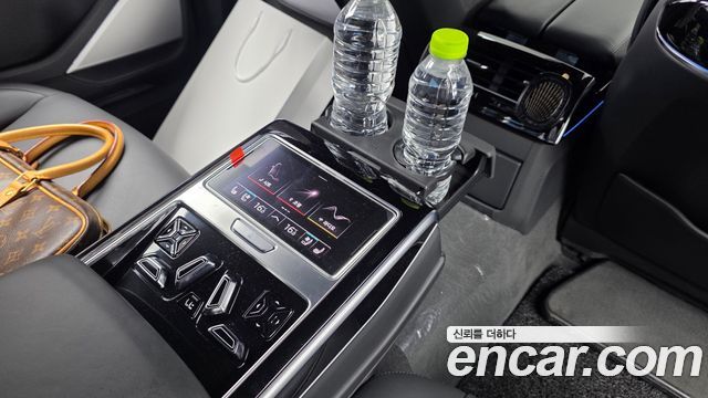 Audi A8 (D5) 55 TFSI Quattro LWB 2021 — фото 18