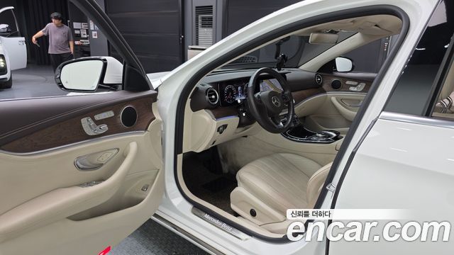 Mercedes-Benz E-Class (W213) E300 4MATIC Exclusive 2017 — фото 10
