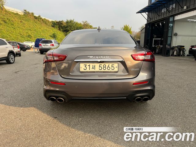 Maserati Ghibli 3.0 GranSport 3rd 2018 — фото 4