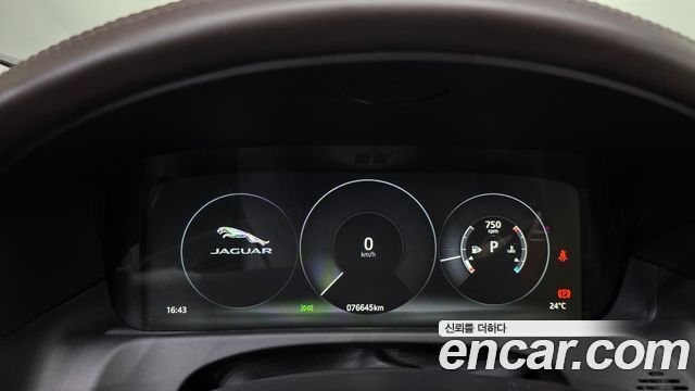 Jaguar XF (X260) 20d Portfolio AWD 2017 — фото 8
