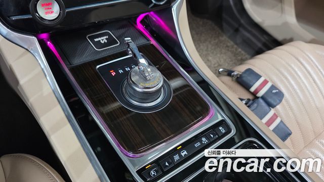 Jaguar XF (X260) 20d Portfolio AWD 2017 — фото 9