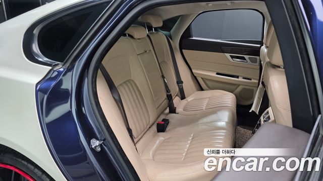 Jaguar XF (X260) 20d Portfolio AWD 2017 — фото 15