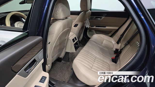 Jaguar XF (X260) 20d Portfolio AWD 2017 — фото 16