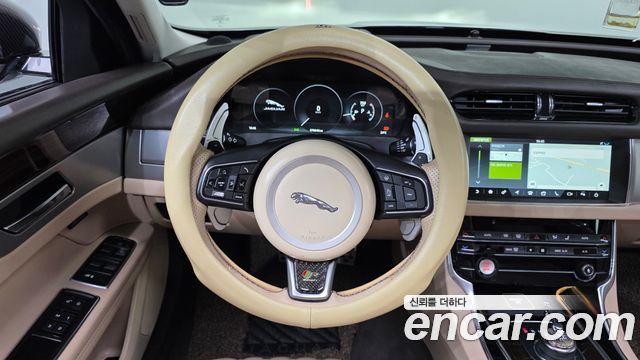 Jaguar XF (X260) 20d Portfolio AWD 2017 — фото 17