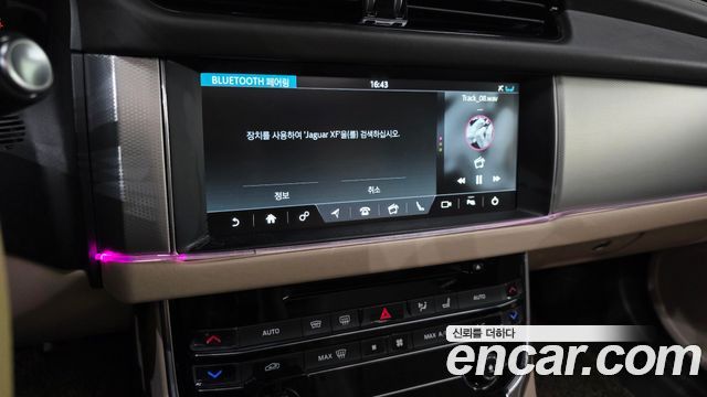 Jaguar XF (X260) 20d Portfolio AWD 2017 — фото 18