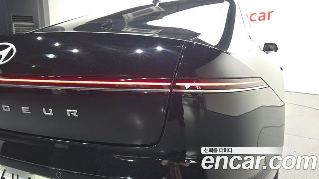 Hyundai Grandeur (GN7) 2,5 Gasoline 2WD Premium 2023 — фото 23