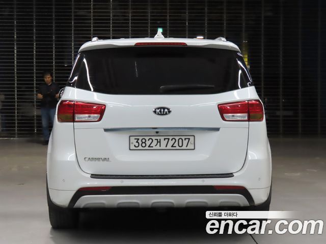 Kia Carnival 9-seater Noblesse 2017 — фото 3