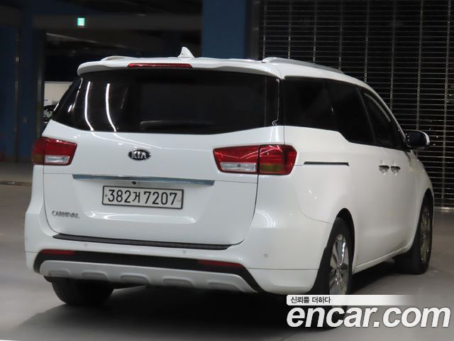 Kia Carnival 9-seater Noblesse 2017 — фото 4