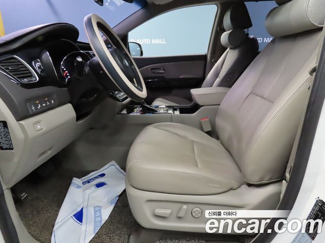 Kia Carnival 9-seater Noblesse 2017 — фото 6