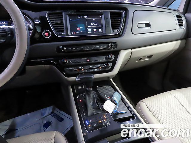 Kia Carnival 9-seater Noblesse 2017 — фото 15