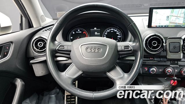 Audi A3 25 TDI Dynamic 8V 2015 — фото 13