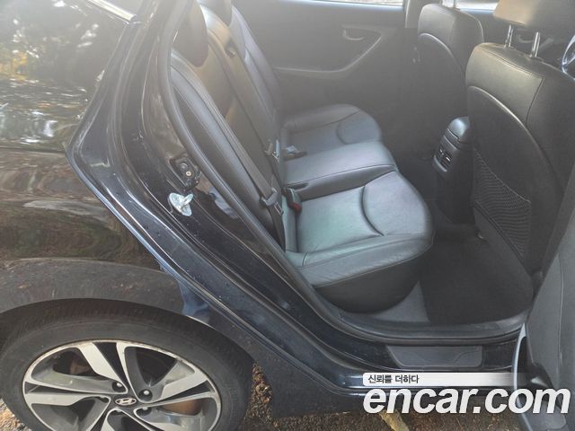 Hyundai Avante 1.6 GDi 10 Million Limited TUIX Edition II 2015 — фото 4