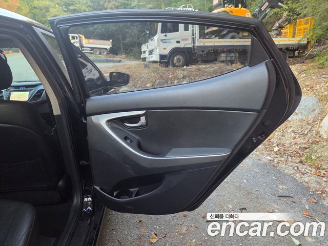 Hyundai Avante 1.6 GDi 10 Million Limited TUIX Edition II 2015 — фото 5