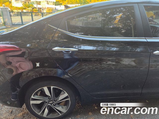 Hyundai Avante 1.6 GDi 10 Million Limited TUIX Edition II 2015 — фото 6
